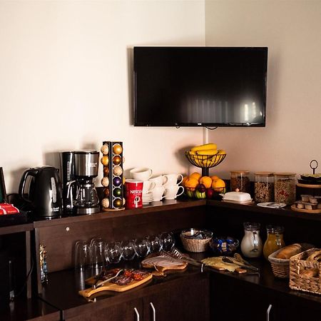 Atrium Bed & Breakfast สเรมสกา มิโตรวิตซา ภายนอก รูปภาพ