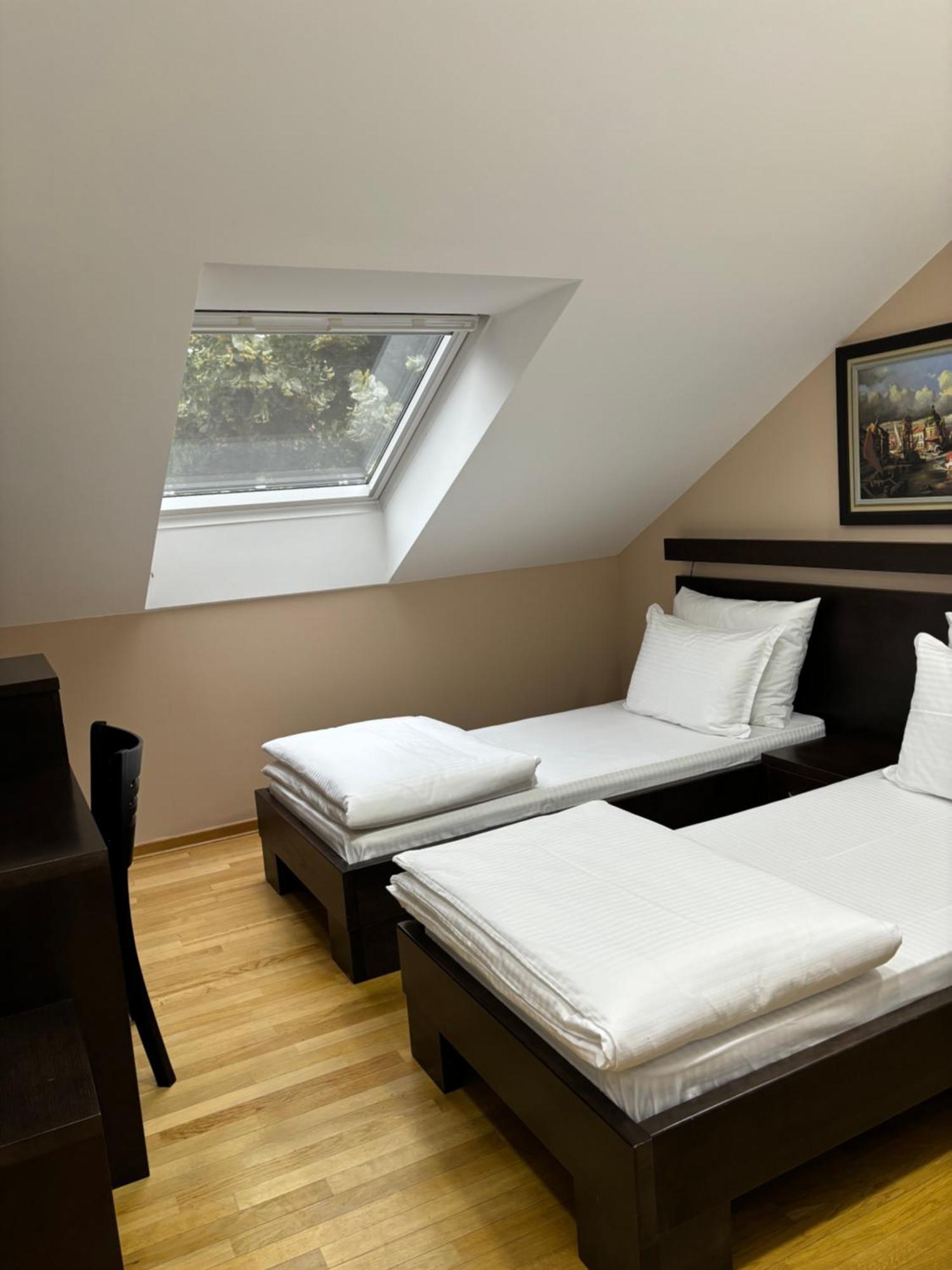 Atrium Bed & Breakfast สเรมสกา มิโตรวิตซา ภายนอก รูปภาพ