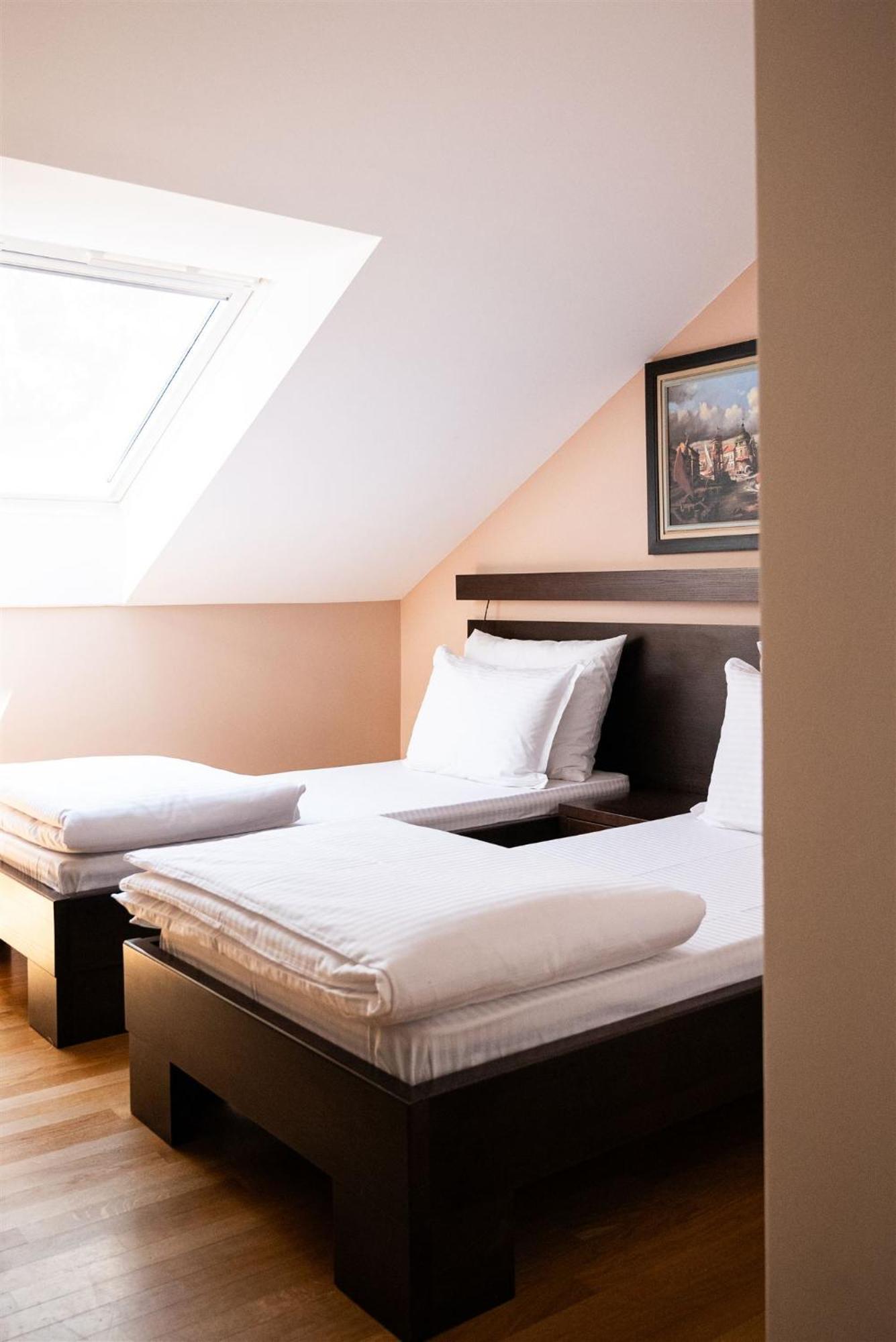 Atrium Bed & Breakfast สเรมสกา มิโตรวิตซา ภายนอก รูปภาพ