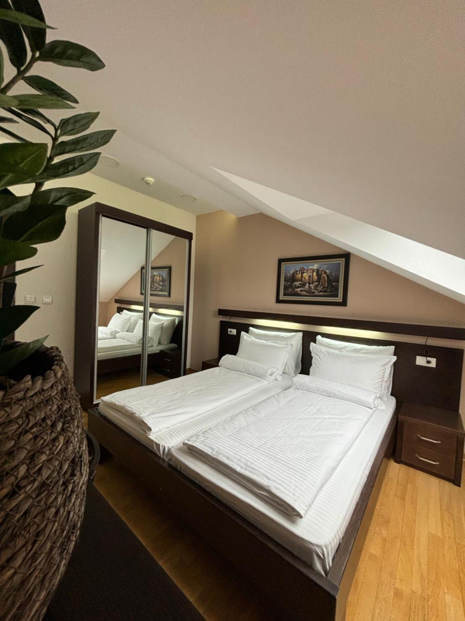 Atrium Bed & Breakfast สเรมสกา มิโตรวิตซา ภายนอก รูปภาพ