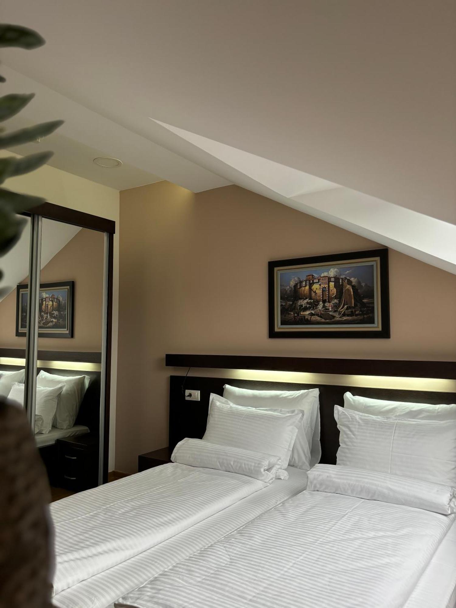 Atrium Bed & Breakfast สเรมสกา มิโตรวิตซา ภายนอก รูปภาพ