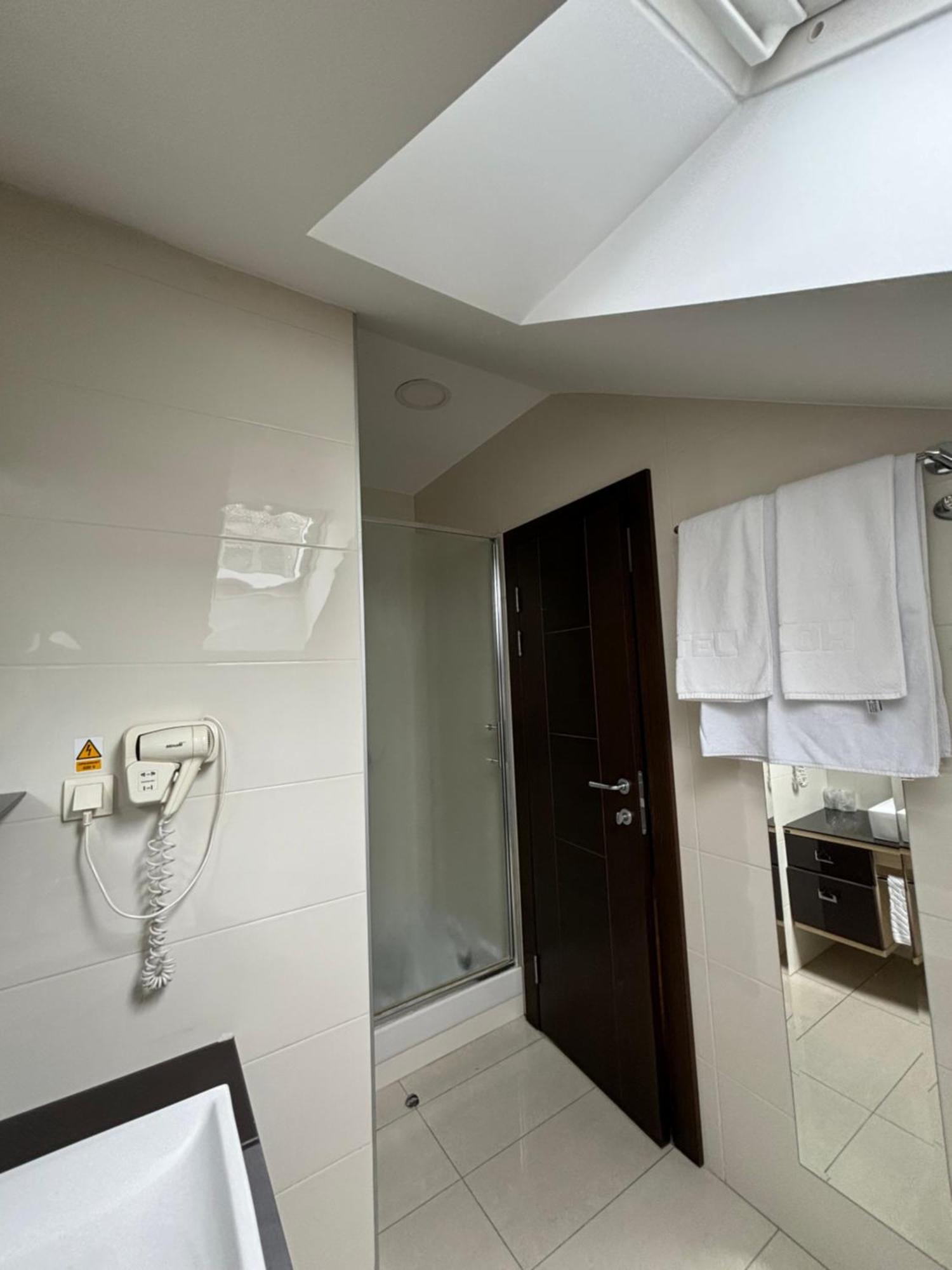 Atrium Bed & Breakfast สเรมสกา มิโตรวิตซา ภายนอก รูปภาพ
