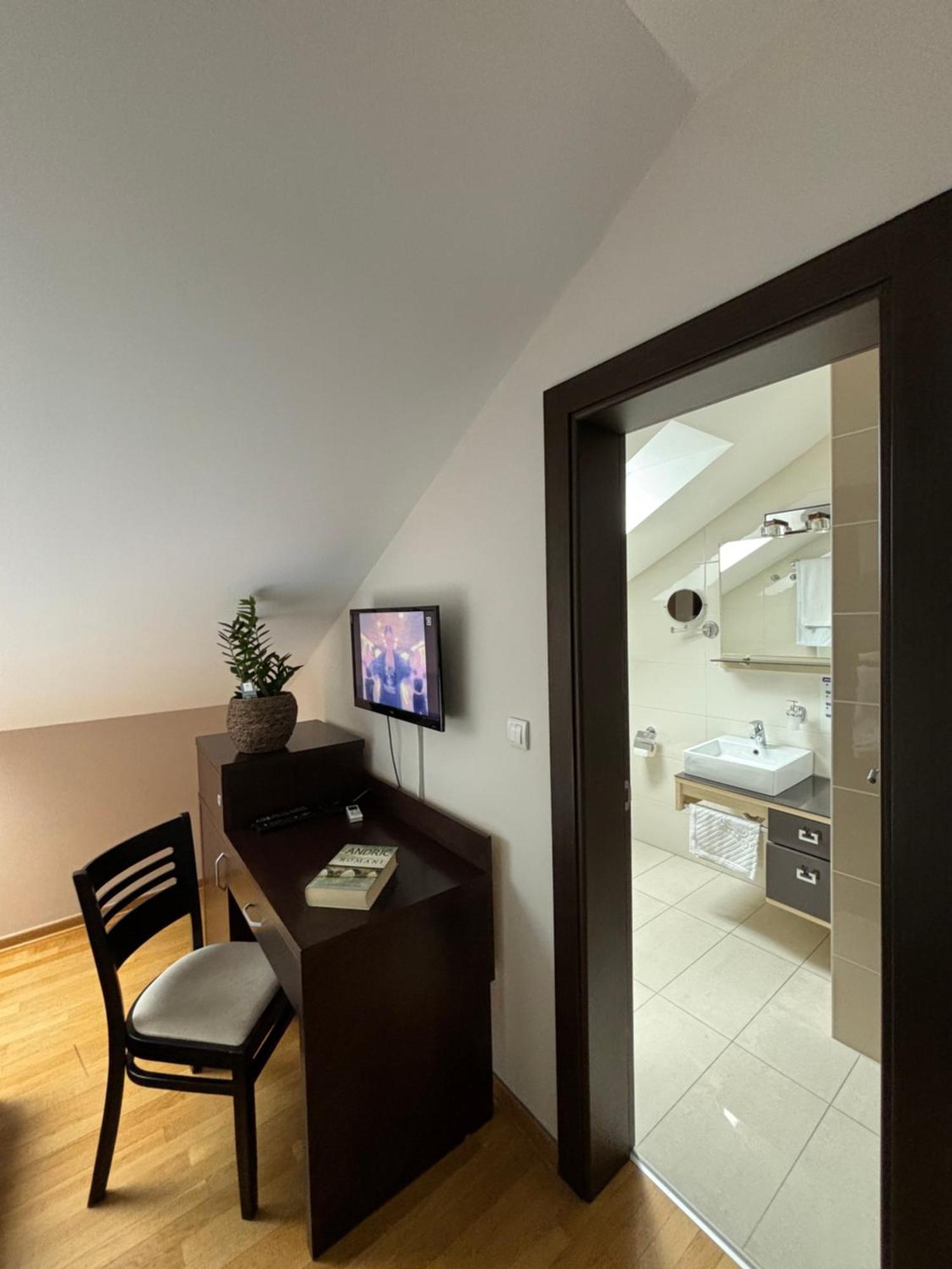 Atrium Bed & Breakfast สเรมสกา มิโตรวิตซา ภายนอก รูปภาพ