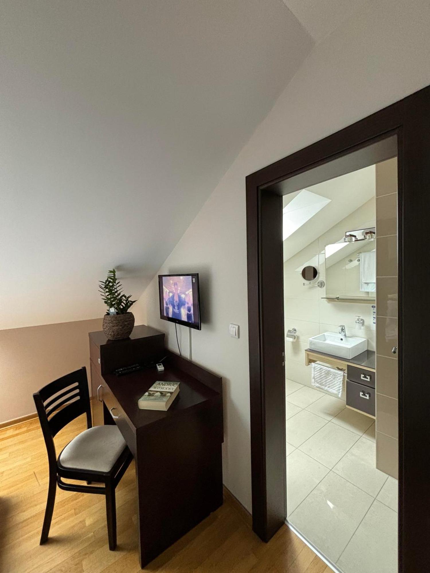 Atrium Bed & Breakfast สเรมสกา มิโตรวิตซา ภายนอก รูปภาพ