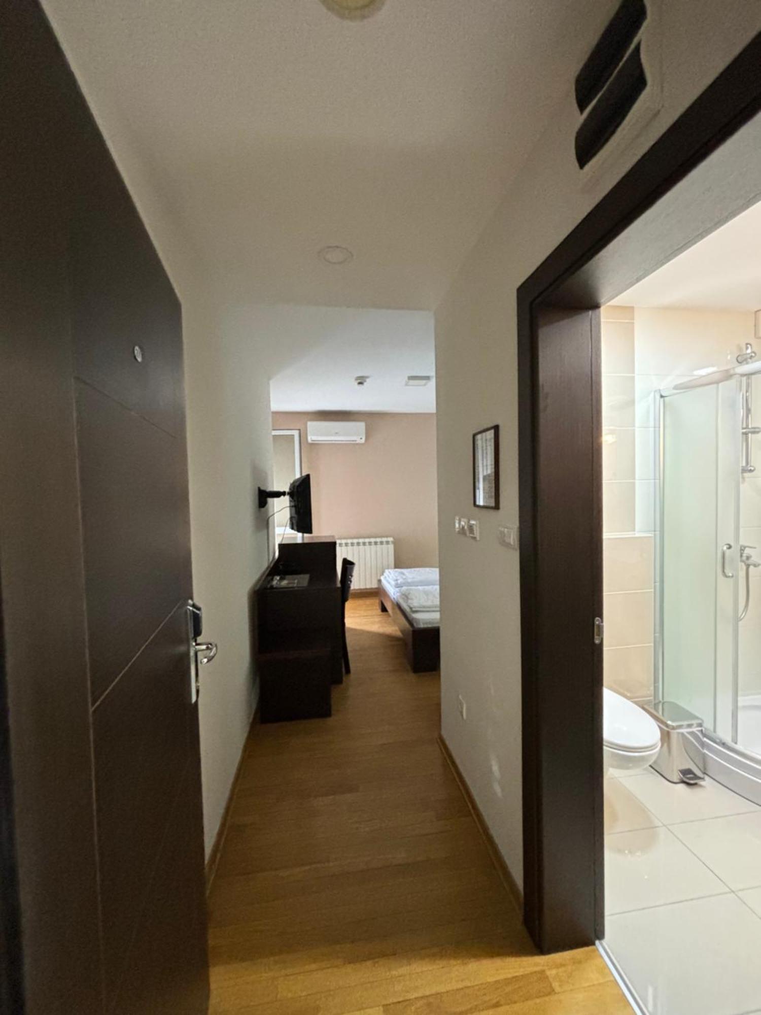Atrium Bed & Breakfast สเรมสกา มิโตรวิตซา ภายนอก รูปภาพ